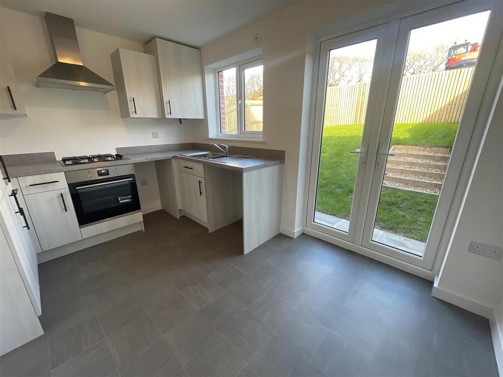 Kitchen/Dining Room: