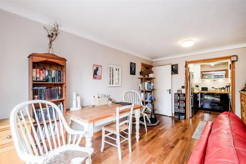 1 bedroom flat for sale - Manor court lodge, High Road, London