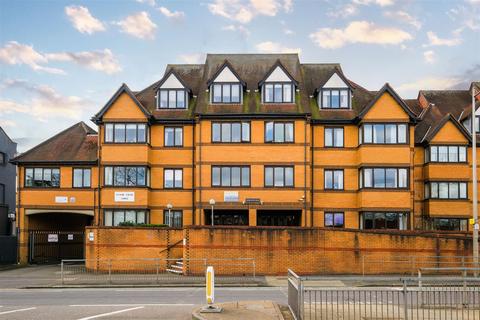 1 bedroom flat for sale, Manor court lodge, High Road, London