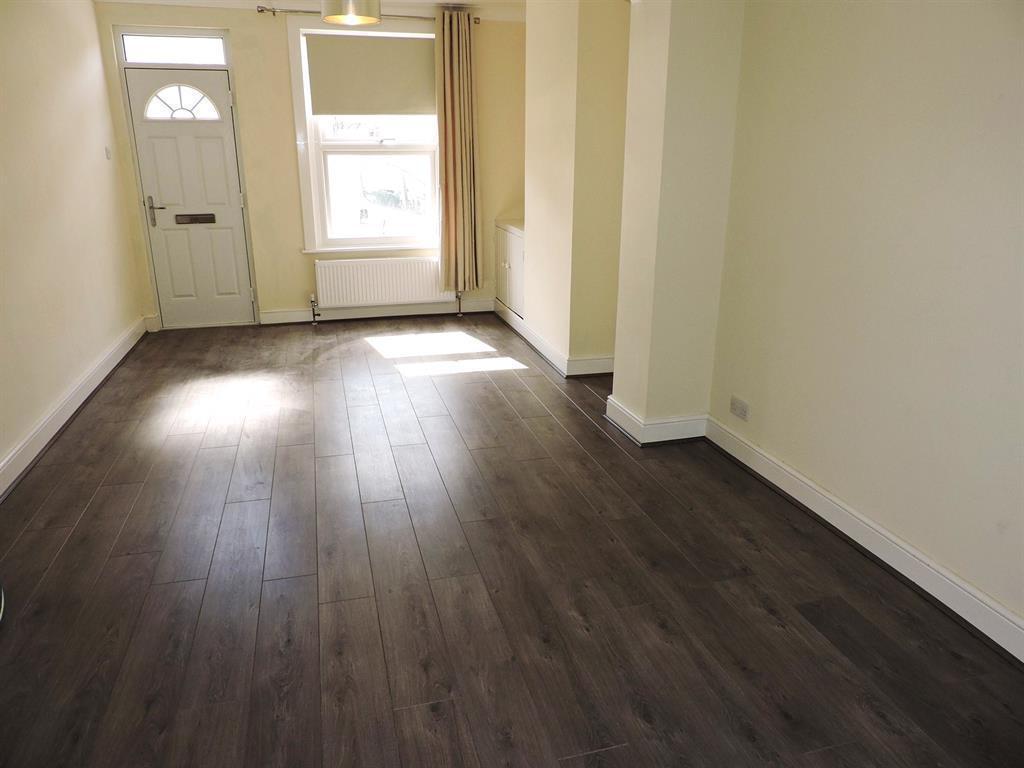 Howard Road, Dartford, Kent 2 bed terraced house to rent £1,400 pcm