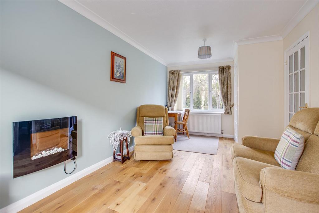 10 Denewood, Totteridge Road, HP13 7 LH 8.jpg