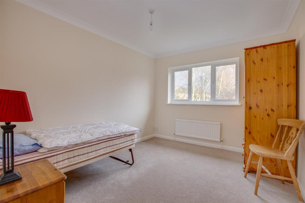 10 Denewood, Totteridge Road, HP13 7 LH 1.jpg