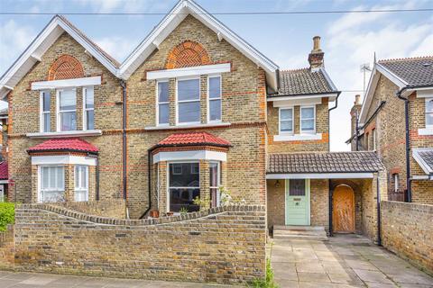 23 Alder Road, London, SW14 8ER