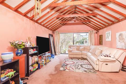 23 Alder Road, London, SW14 8ER