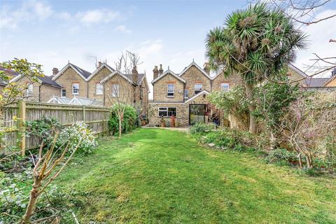 23 Alder Road, London, SW14 8ER