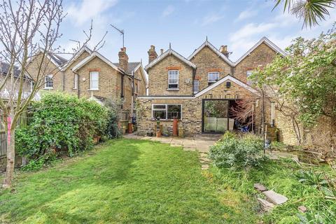 23 Alder Road, London, SW14 8ER