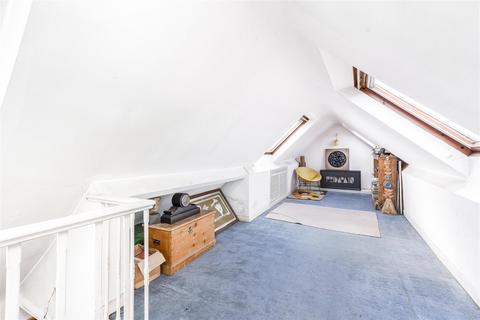 23 Alder Road, London, SW14 8ER