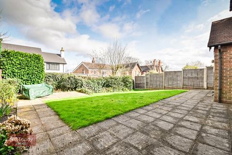6 Vale Close, Lichfield, WS13 7LJ