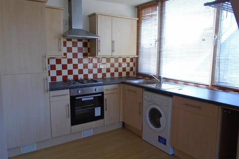 2 bedroom flat to rent, Maidstone Road, Rochester