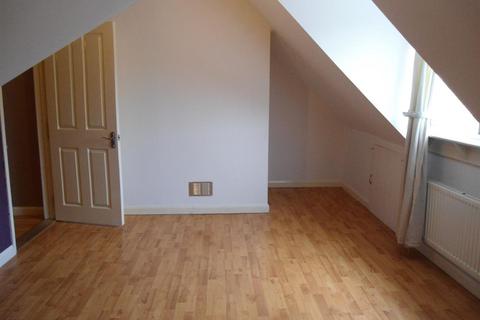 2 bedroom flat to rent, Maidstone Road, Rochester