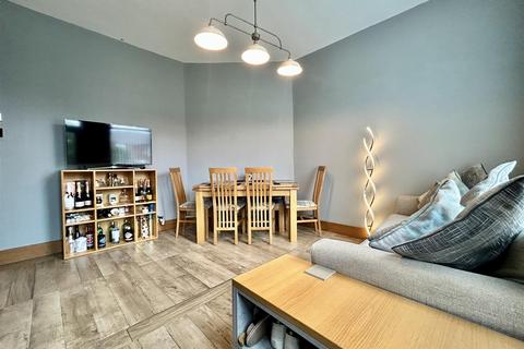 16 Station Road, Kippax, Leeds, LS25 7LB
