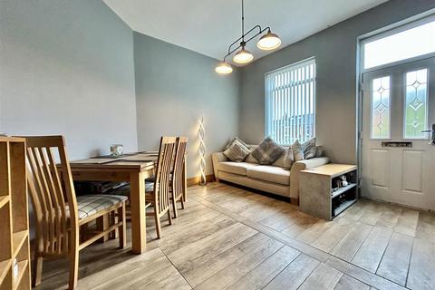 16 Station Road, Kippax, Leeds, LS25 7LB