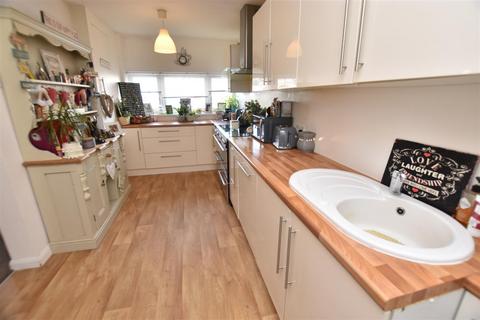 3 bedroom chalet for sale - Atherstone Road, Canvey Island SS8