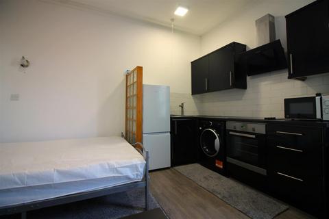 1 bedroom flat to rent, Flat 4 - 163 Hyde Park Road, Hyde Park, Leeds