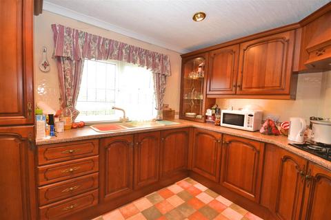 2 bedroom park home for sale - Chickerell Road, Chickerell, Weymouth