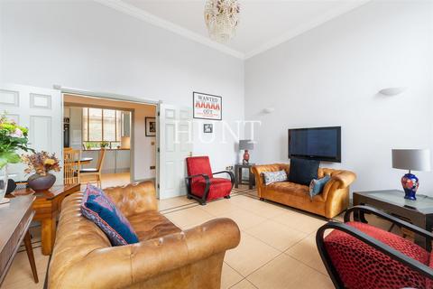 2 bedroom apartment for sale, Hampstead Avenue, Repton Park, IG8