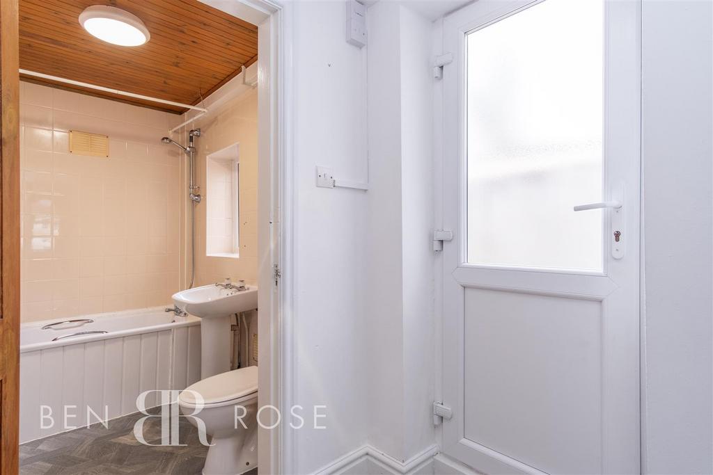 Hall/Family Bathroom