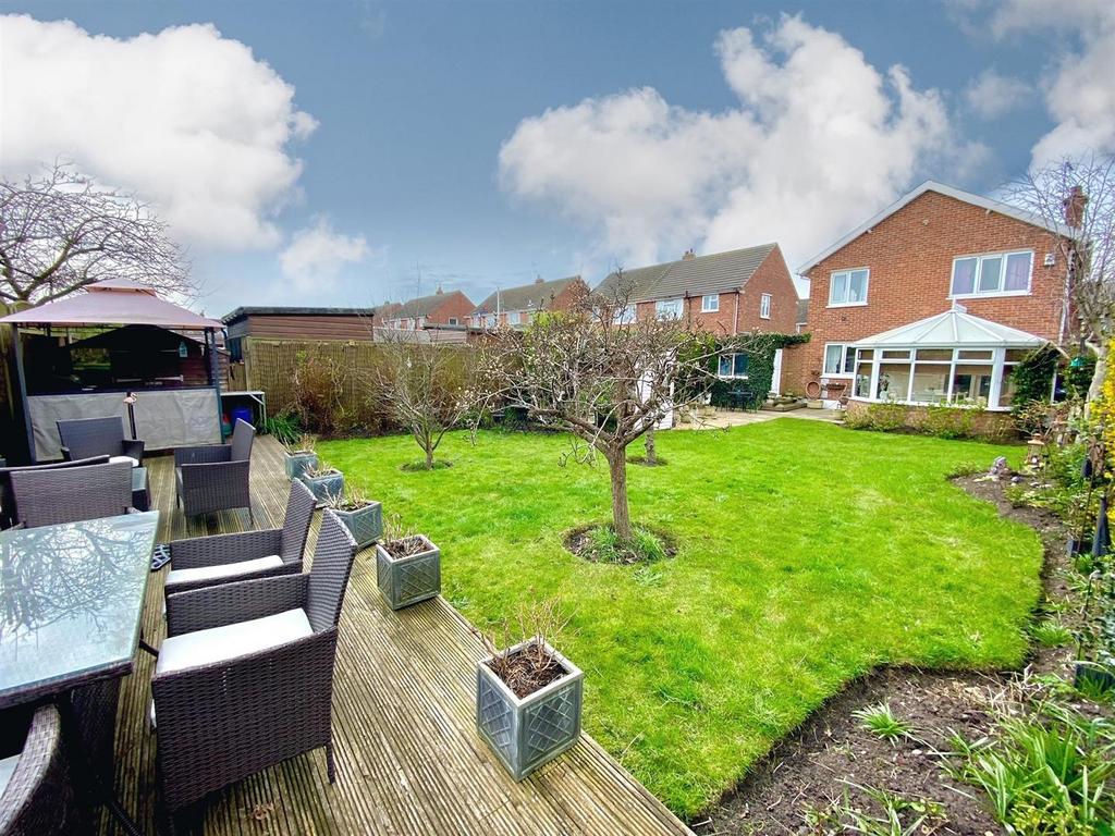 Newark Road, Lowestoft, Suffolk, NR33 3 bed detached house for sale £