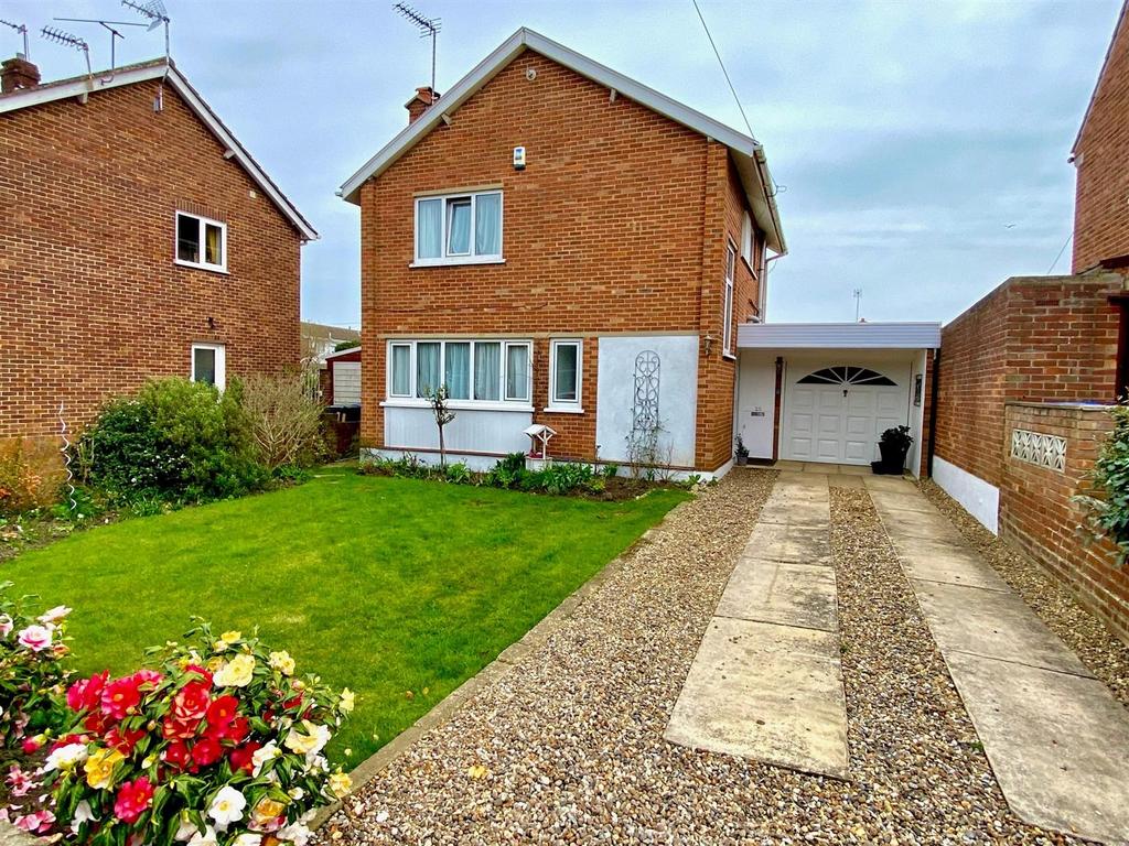 Newark Road, Lowestoft, Suffolk, NR33 3 bed detached house for sale £