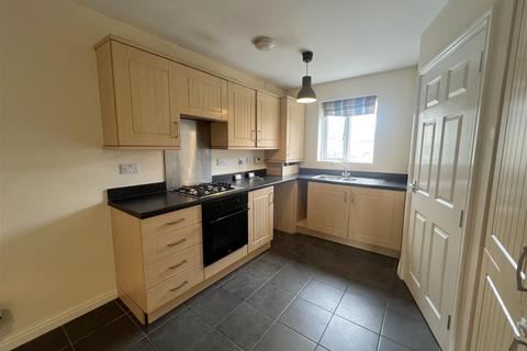 3 bedroom townhouse for sale, Woodland View, Thongsbridge, Holmfirth, HD9 3JE