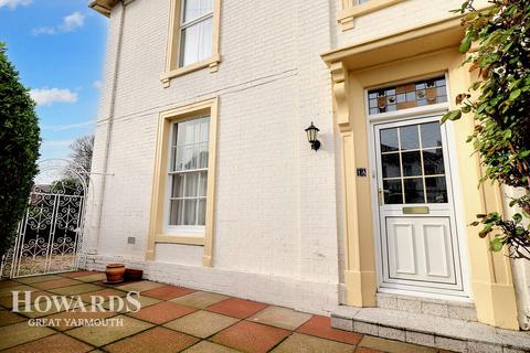 3 bedroom character property for sale, St Georges Road, Great Yarmouth