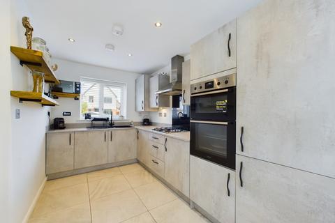 3 bedroom semi-detached house for sale, Battersea Park, HU8