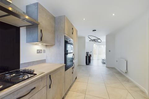 3 bedroom semi-detached house for sale, Battersea Park, HU8