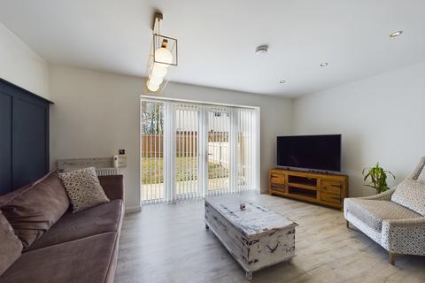 3 bedroom semi-detached house for sale, Battersea Park, HU8