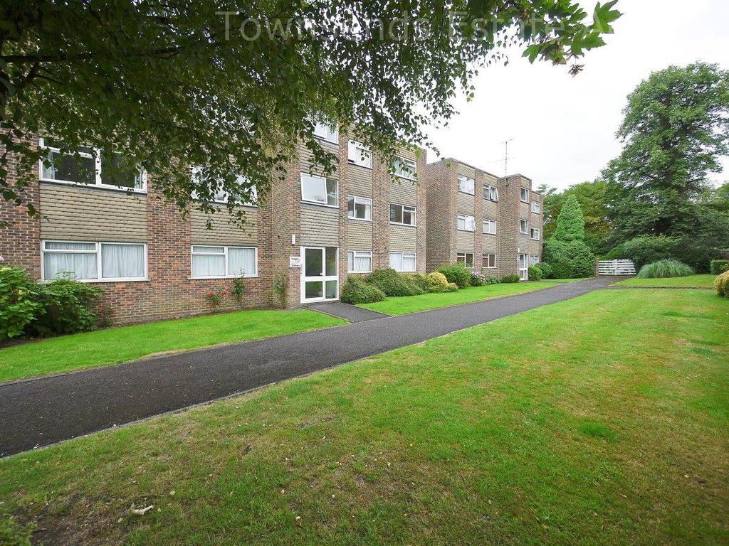 Gateway Close, Northwood HA6 2 bed flat for sale £399,950