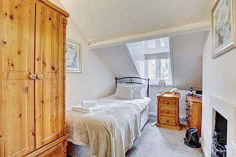 5 Bagdale, Whitby, YO21 1QL