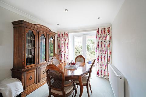 25 Cheswick Way, Shirley, Solihull, B90 4EZ