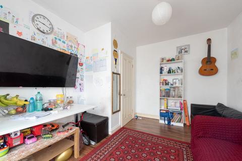 2 bedroom ground floor flat for sale - Calderon Road, Leytonstone, London, E11 4EU