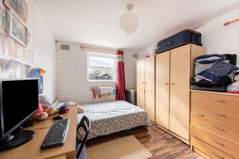 40 Calderon Road, London, E11 4EU