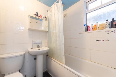 40 Calderon Road, London, E11 4EU