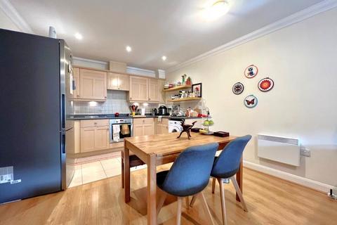 2 bedroom apartment to rent, Holly Lodge, Woking GU22