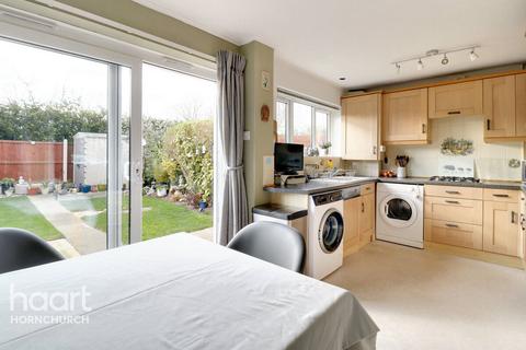 3 bedroom end of terrace house for sale - Yale Way, Hornchurch