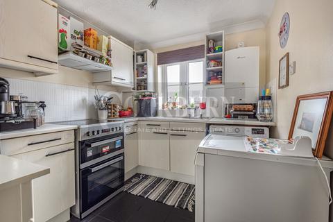 46 Ravenscroft Crescent, London, SE9 4LL