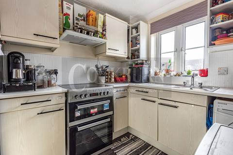 46 Ravenscroft Crescent, London, SE9 4LL