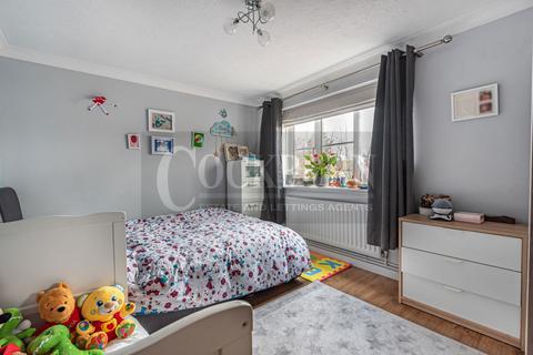 46 Ravenscroft Crescent, London, SE9 4LL