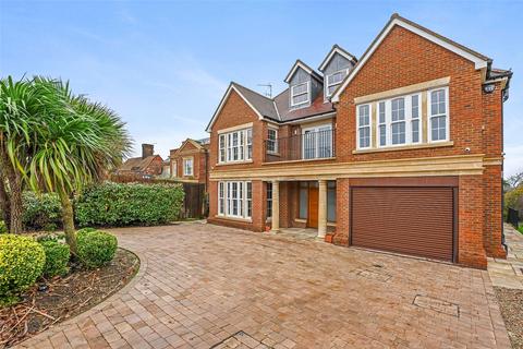 5 bedroom detached house to rent, Manor Road, Chigwell, Essex, IG7