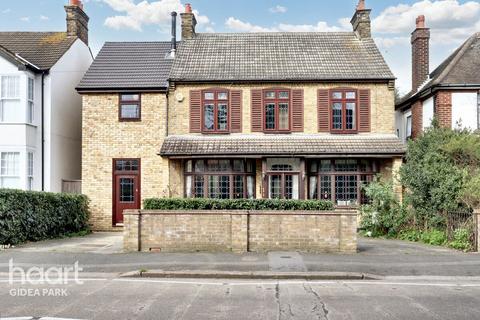 49 Heath Park Road, Romford, RM2 5UL