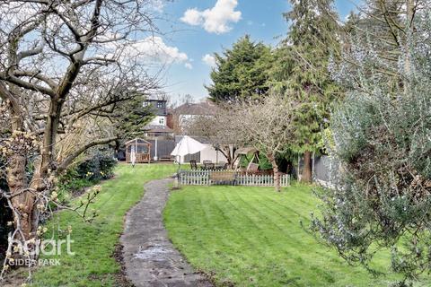 49 Heath Park Road, Romford, RM2 5UL