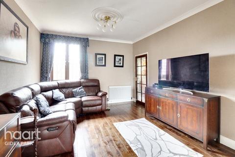 49 Heath Park Road, Romford, RM2 5UL