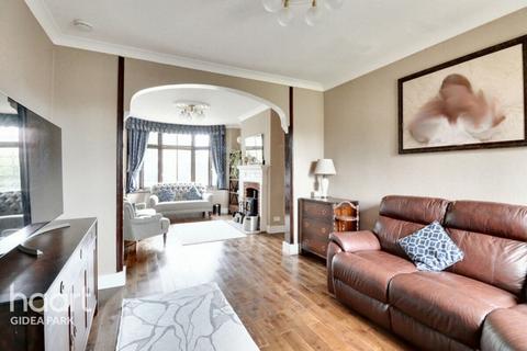 49 Heath Park Road, Romford, RM2 5UL