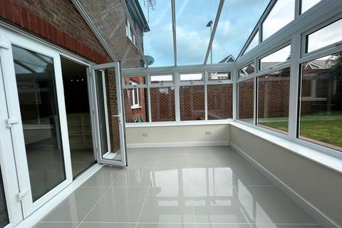 16 Fisher Road, Alcester, B49 6FF