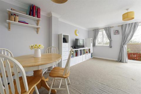 3 bedroom terraced house for sale, Laurel Way, Chartham, Canterbury