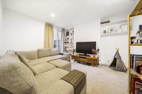14c Woodside, London, SW19 7AR