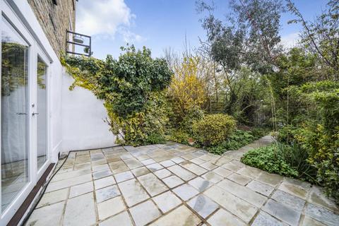 14c Woodside, London, SW19 7AR