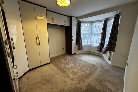 3 bedroom apartment to rent - Cuckoo Avenue, London W7