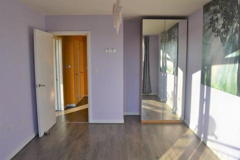 1 bedroom flat for sale, Canalside Gardens, Southall UB2